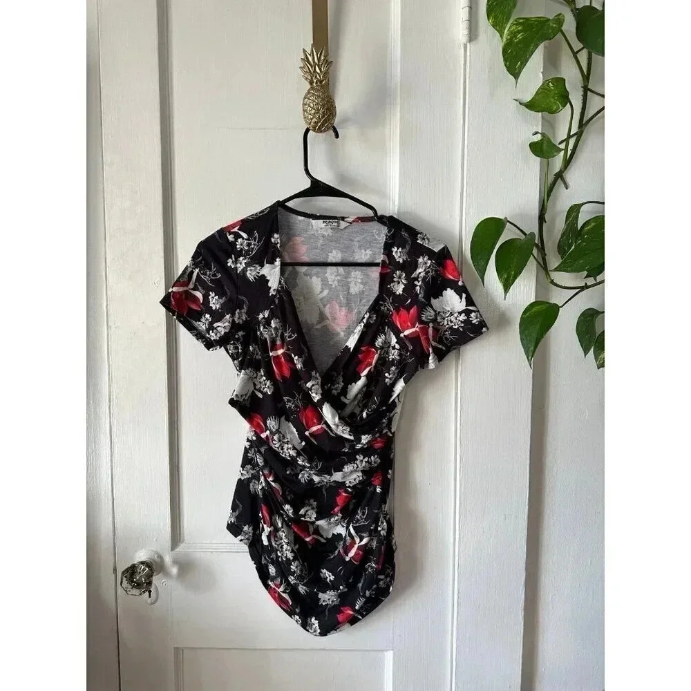 Zeagood Women’s size medium Floral blouse